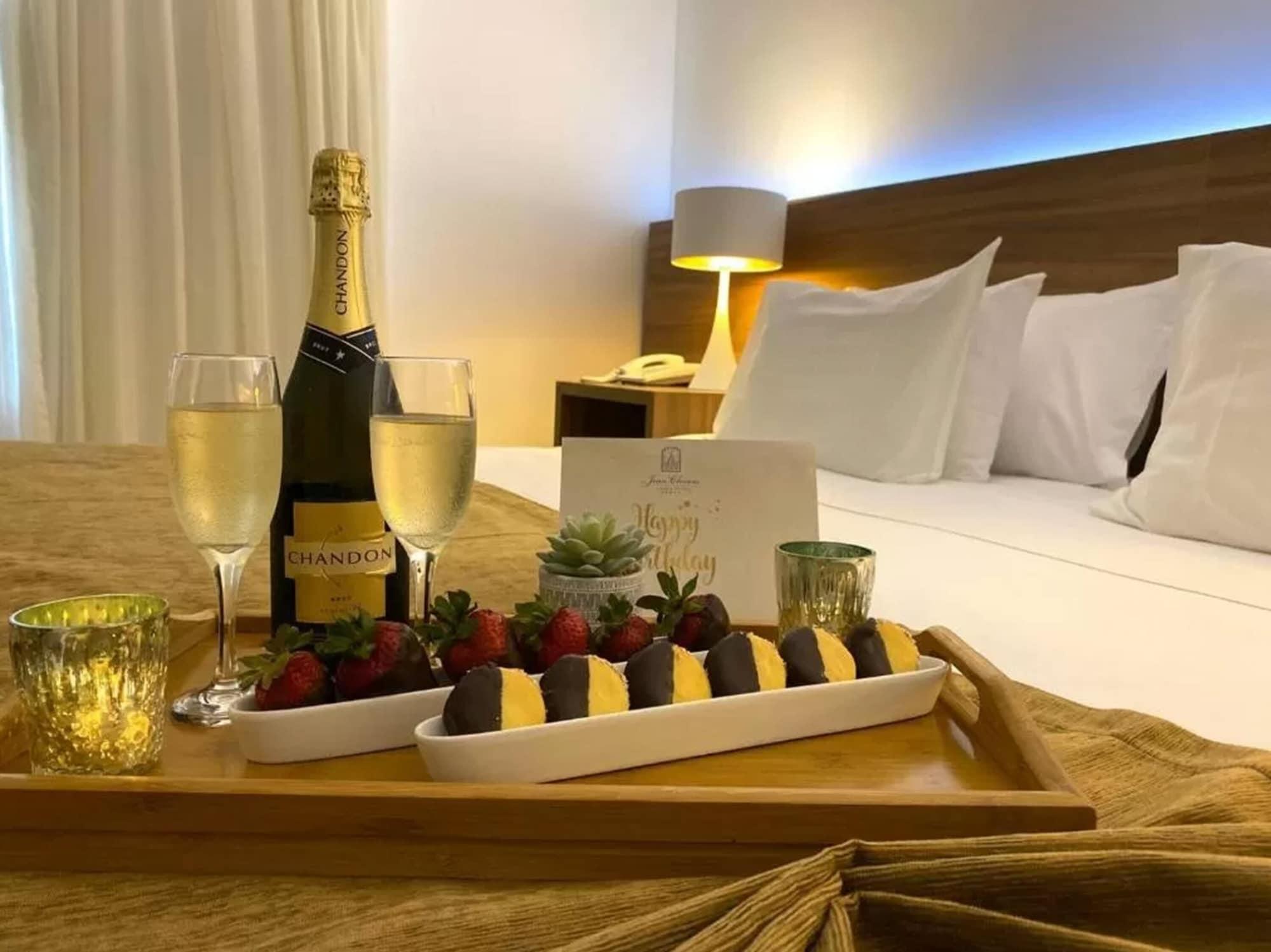 Parque Hotel Jean Clevers Пунта дел Есте Екстериор снимка A room service tray