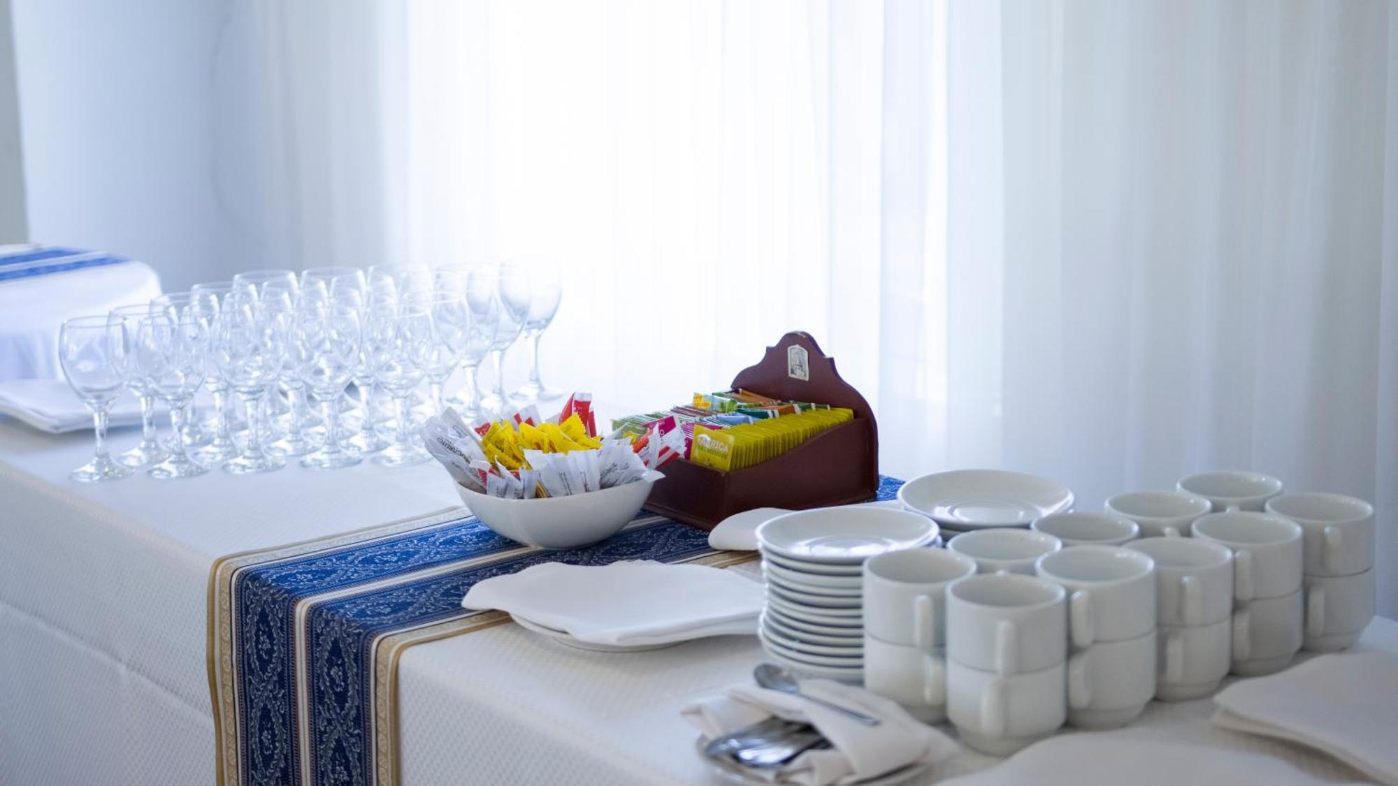 Parque Hotel Jean Clevers Пунта дел Есте Екстериор снимка A table set for a buffet